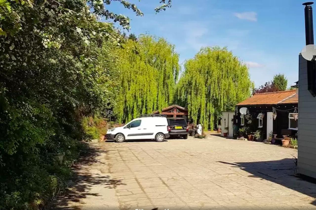 Ottleys Guest House Theydon Bois Exterior foto